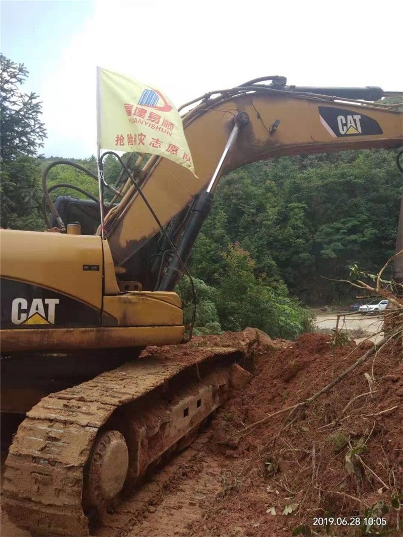 福建易順建筑工程有限公司提供技術人員和設備幫助祖墩鄉(xiāng)進行災后重建