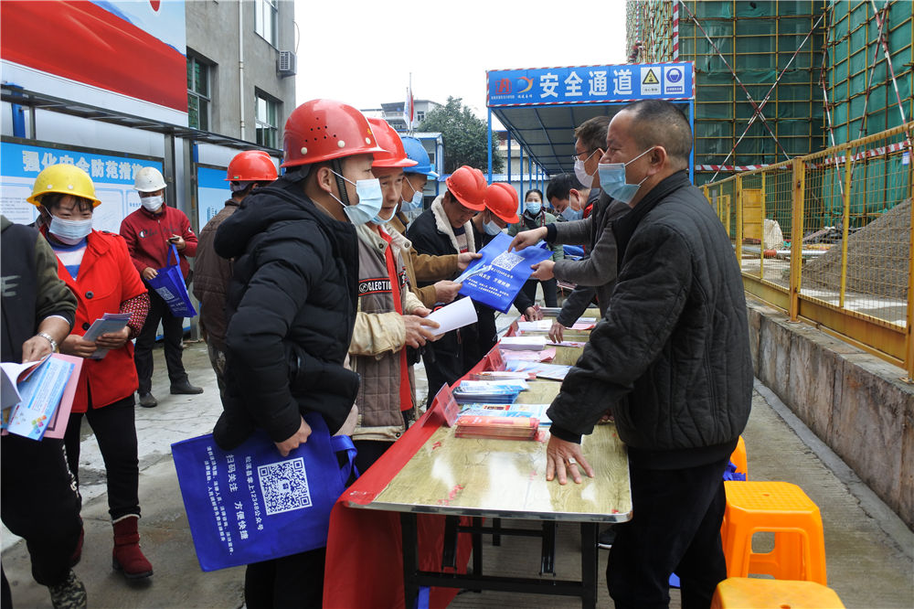 工農(nóng)路農(nóng)貿(mào)市場及安置房綜合體項(xiàng)目部攜手松溪縣總工會、司法局聯(lián)合開展農(nóng)民工公益法律服務(wù)行動